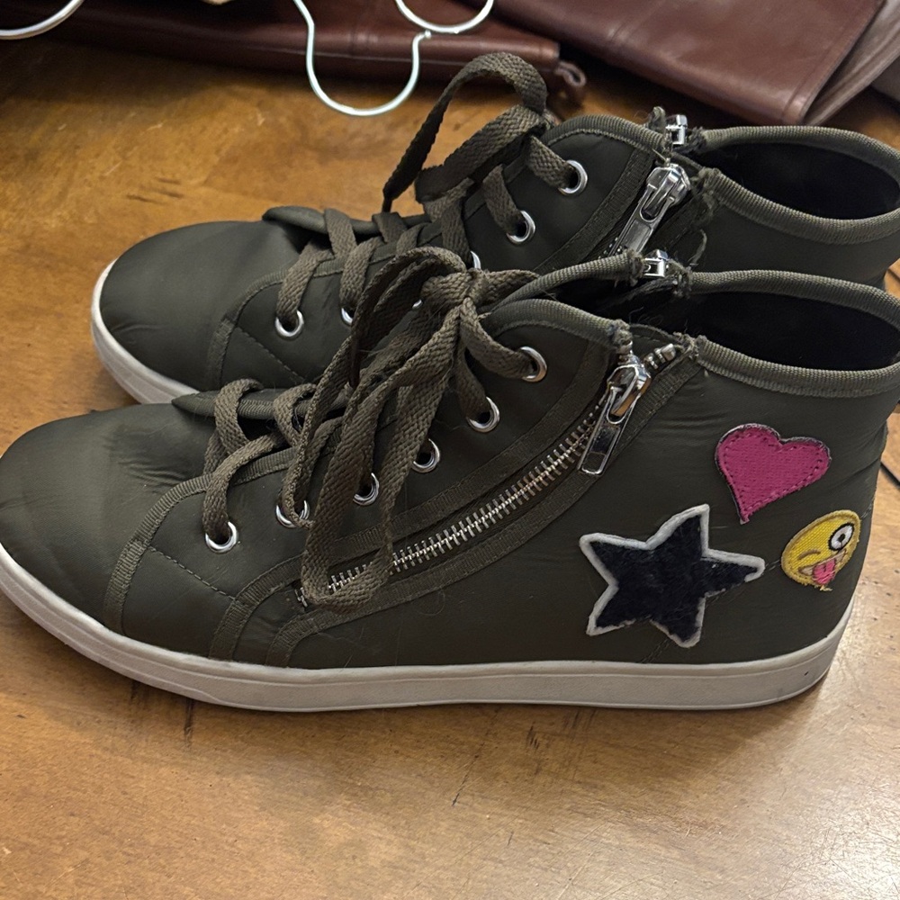 Steve Madden Dark Green High-Top Sneakers with Fun Patches